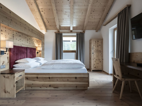 Doppelzimmer Mansarde mit Talblick und Balkon image 10