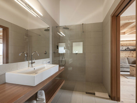 Doppelzimmer Mansarde mit Talblick und Balkon image 12