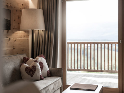Double room mansard with valley view and balcony image 19