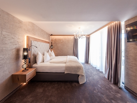 Luxury Suite image 7