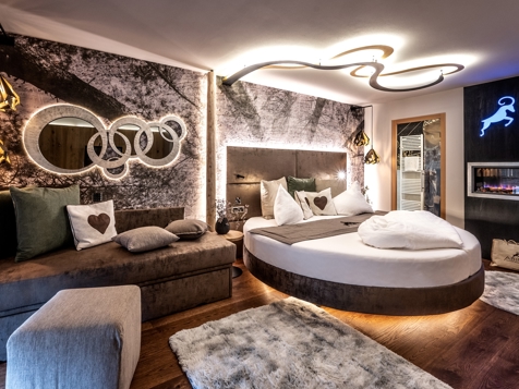 Romantic room image 1