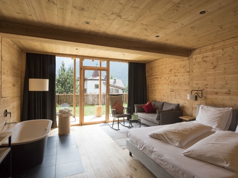 Zirbenchalet romantic image 2